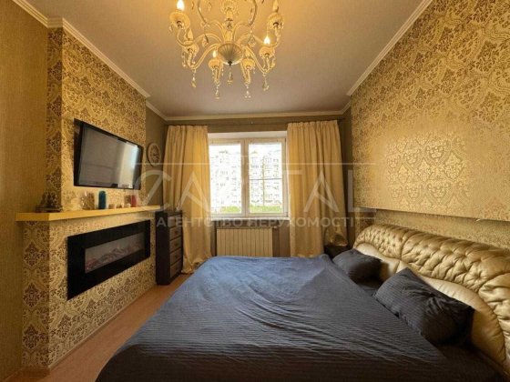 продаж 2-кімнатної квартири Івасюка Оболонь 2й пов 87 м2 ремонт ТОРГ Київ