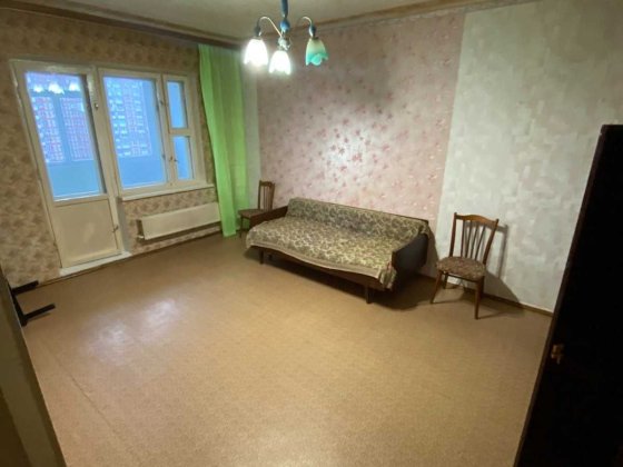 Світла 1-кімнатна по пр-т Червоної Калини  40 Київ