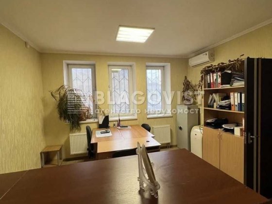 Голосіївська 13. Продаж 1 кімнатної квартири на 1 поверсі. Київ