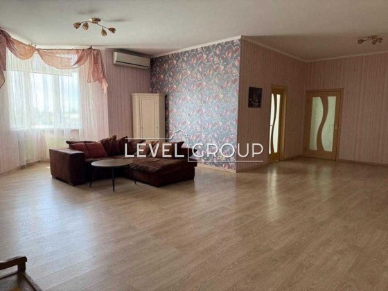 3-х кімн 132м.кв. на Печерську вул. Є. Коновальця 32-Г Киев