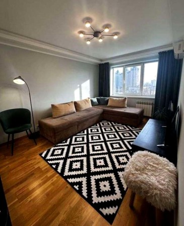 Затишна 2-кімнатна квартира з якісним ремонтом вул. Бориса Матроса 4-Б - фото 1