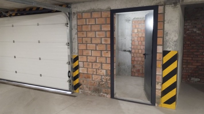 Мото Парковка (Parus City) Комора - фото 1