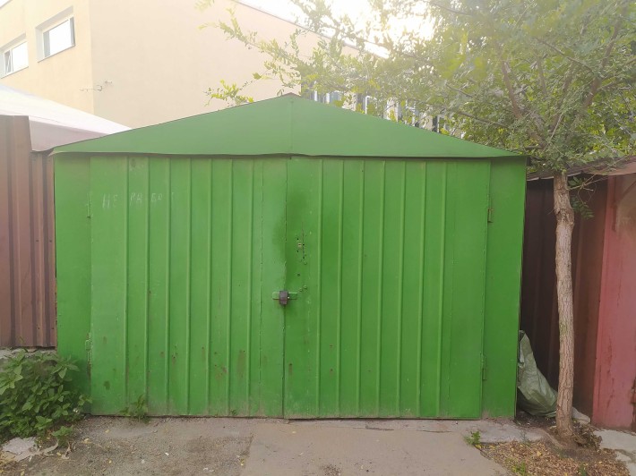 Сдам гараж металлический между 2 и 3 Шевченковским возле Амстора, - фото 1