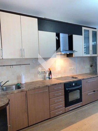 Простора 3-кімнатна квартира 93 м² вул. Урлівська 36 - фото 1