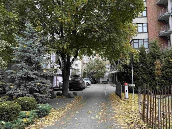 Князів Острозьких (Московська), 17/2, Київ