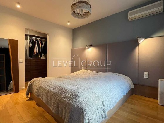 Простора та світла квартира площею 53,3м2 з ремонтом. метро Печерська Київ