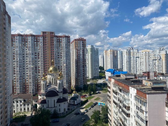 Продаж 3-х кімнатної квартири метро Позняки. Київ