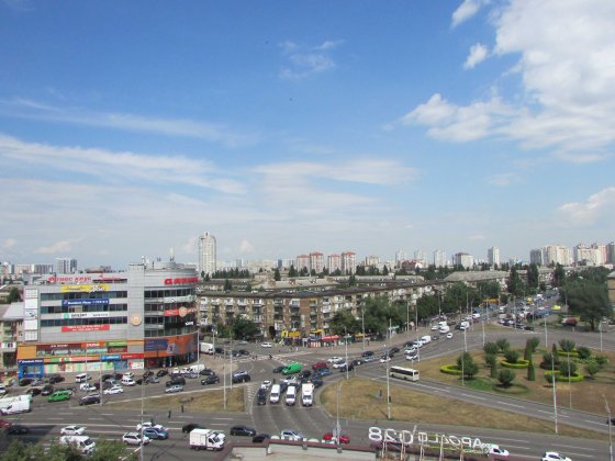 Дарницька площа. 3 - кімнатна. Харківське шосе 2. Київ