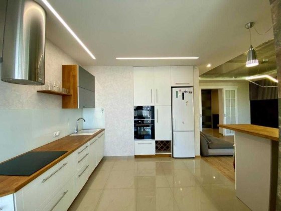 Продаж 3-к квартири 99 м.кв. Сучасний ремонт М.Чернігівська Поправки 4 Киев