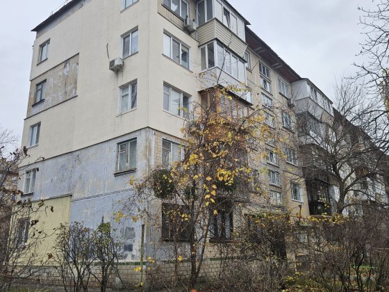 Будівельників,17. Двокімнатна квартира 45кв.м. на 1 поверсі. Київ