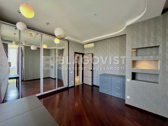 Продаж 3к квартира Ремонт Центр Підвисоцького 6в. Київ