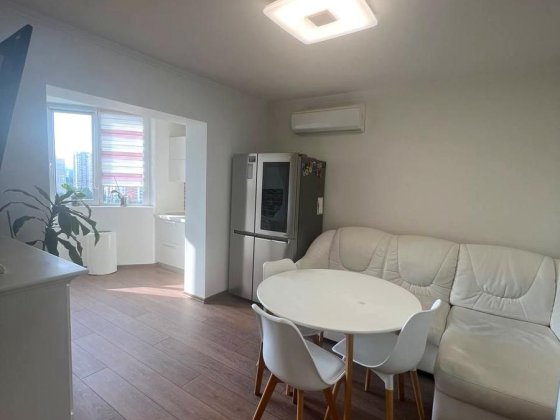 Затишна 3-кімнатна квартира вул. вул. Драгоманова Киев