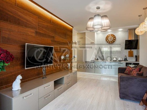 Продаж видової кварири з ремонтом в центрі мсіста Київ