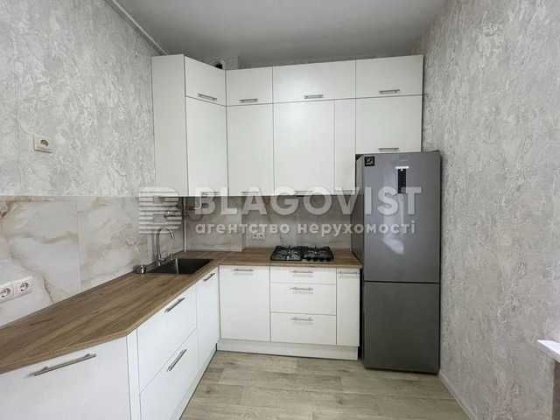 Печерська Щорса Коновальця 18 П.Украіна В.Васильківська Лесі Київ