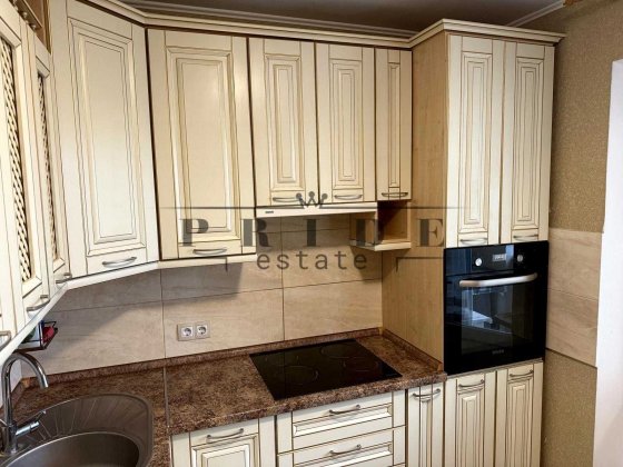 *Простора 4-кімнатна біля метро Позняки, вул. Руденка, 10Б Киев