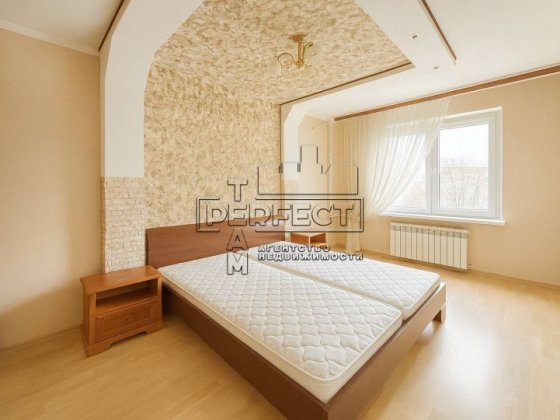 Продаж 3к квартири Григоренка 14 /  Григоренко 14  ПОЗНЯКИ Киев