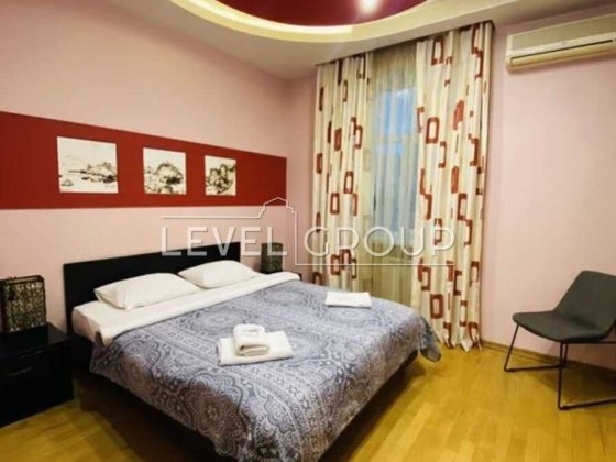 Продаж трикімнатної квартири по вул. Басейна Центр Киев