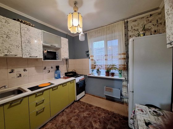 Продам РОЗДІЛЬНУ 3 кв, Петра Панча, метро Мінська 15 хв Київ