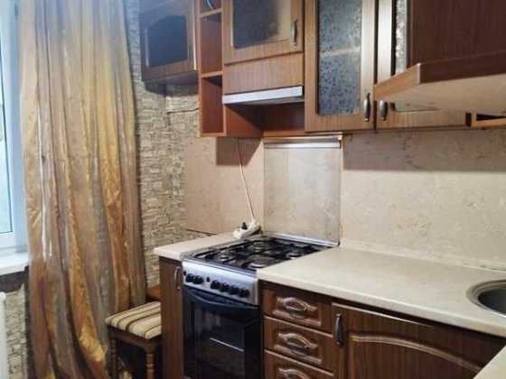 Продаж 1 кімнатної квартири 35кв.м. в цегляному будинку метро Дарниця Київ