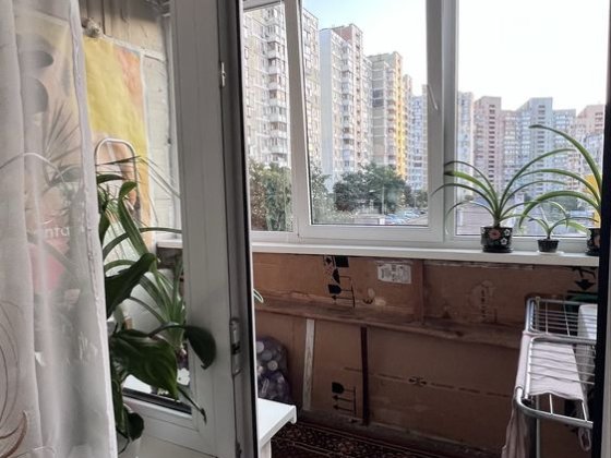 Продаж 1 кімнатної квартири Позняки вул. Срібнокільська 14 Киев