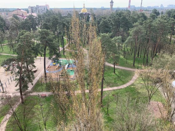 Продам трикімнатну квартиру, лівий берег ДВРЗ. Киев