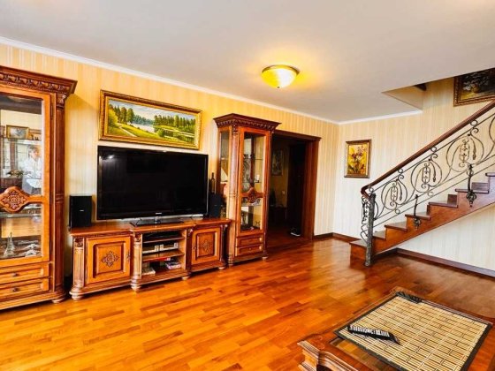 Продаж пентхаусу з ремонтом ! ПАрк ПЕремоги , Озеро м.Дарниця Киев