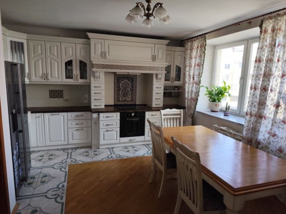 Продам 3к квартиру. 151 м2 проспект героев Сталинграда 24а ( Ивасюка) Киев