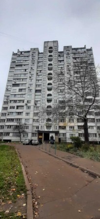 3 комнатная раздельная ул. Вербицкого 36 -Б серия Т4  у метро свободна - фото 1