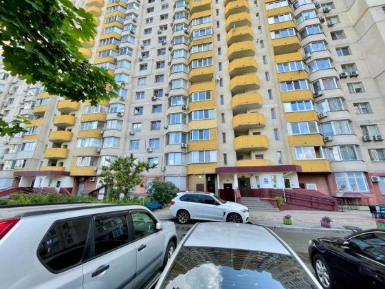 Цегляний будинок, проспект Петра Григренка 28, метро Позняки. Київ