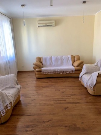 Простора 2-кімнатна квартира 82 м² вул. Бориса Гмирі 9-В - фото 1