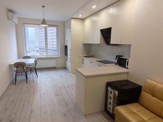 Продам 2к квартиру з ремонтом - ЖК Метрополіс, Заболотного 1Б, Іподром Київ