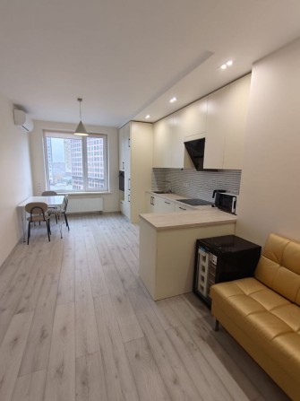 Продам 2к квартиру з ремонтом - ЖК Метрополіс, Заболотного 1Б, Іподром - фото 1