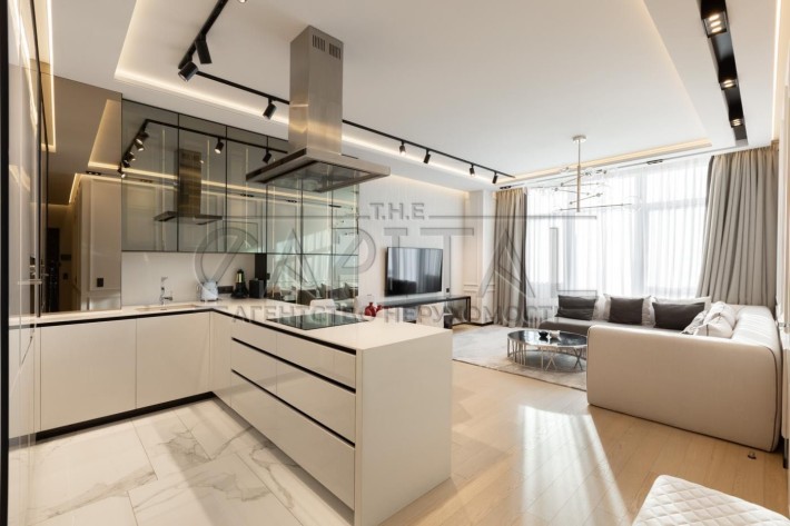 Продаж / Квартира  Бульвар фонтанов Трініті - фото 1