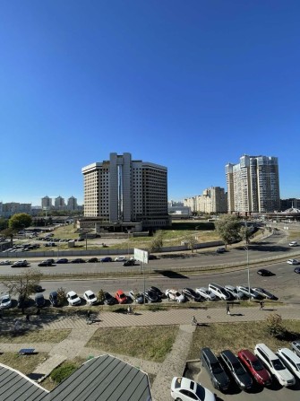 Продам квартиру по вул. Шептицького 10, метро Лівобережна - фото 1