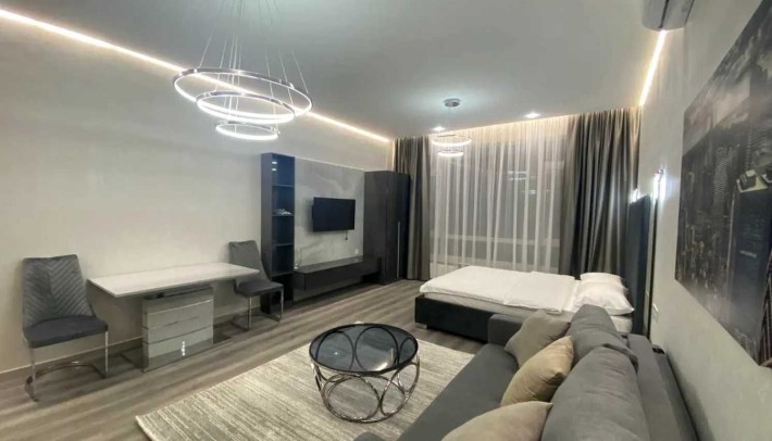 Продаж простора світла студія з ремонтом в ЖК "Парк-хол Горький"  40м2 - фото 1