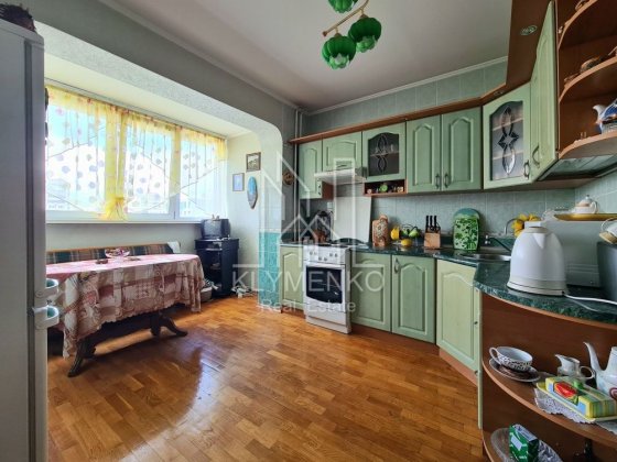 Продаж окремої 3к на Позняках біля метро, Вишняківська 5 Киев