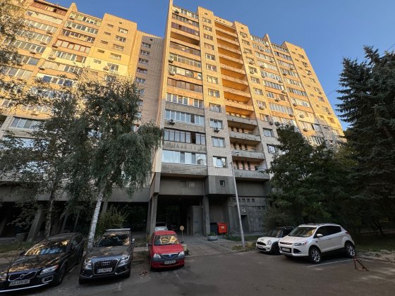 Продаж 3-кімн. квартири на Печерську, поруч Лавра та площа Слави Київ