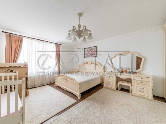 Продаж  затишної 2-х кімнатної квартири
вул. Олени Пчілки, 2а Київ