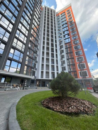 Продам в Києві квартиру , єОселя, окремий вхід з фасаду двохрівнева! - фото 1