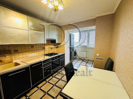 2 кім. квартира, з роздільним плануванням, по вул. Симиренка, 25А Киев