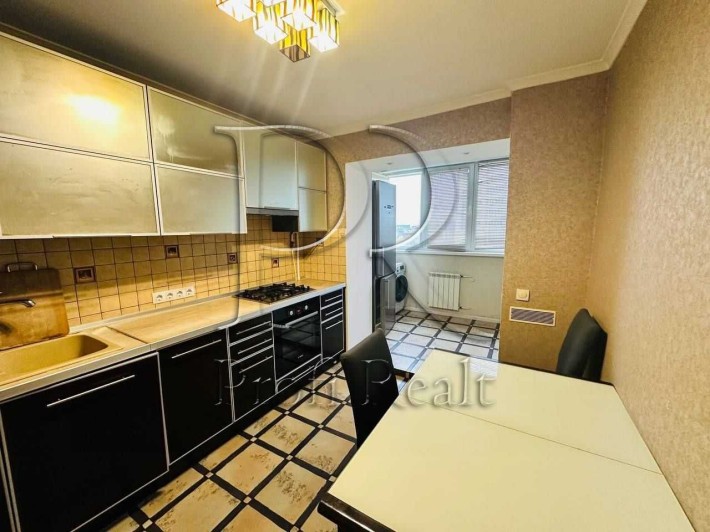 2 кім. квартира, з роздільним плануванням, по вул. Симиренка, 25А - фото 1