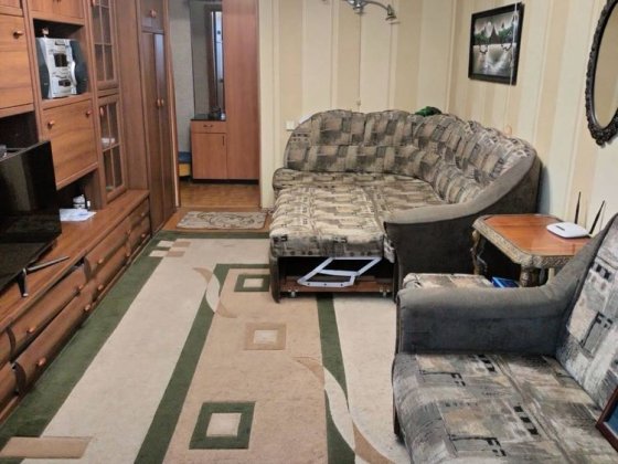 Продам 1 кімнатну квартиру (поруч метро Святошин та Житомирська) Киев