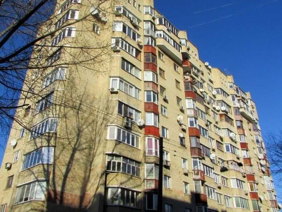 Видова простора квартира поруч з парком і метро , пров. Артилерійський Киев