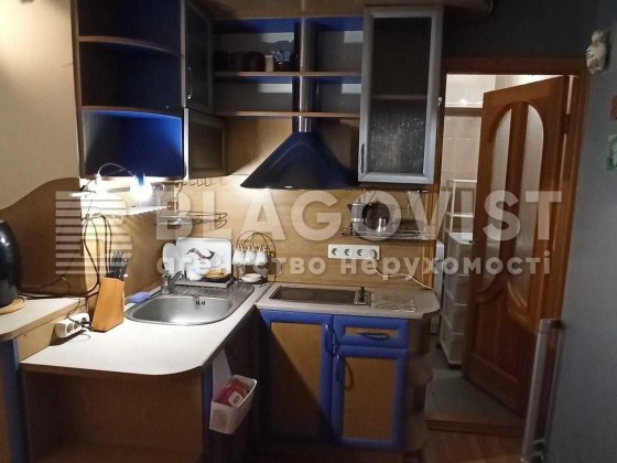 Продаж Лобановського, Гаріна, 3 кім, 85кв.м , 93000у.е Киев