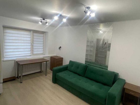 Продаю однокімнатну квартиру по  вул. Салютна Киев