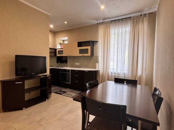 3кімнатна-сталінка, центр, КПІ,капремонт,меблі Київ