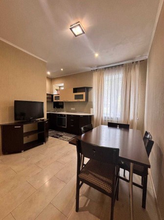 3кімнатна-сталінка, центр, КПІ,капремонт,меблі - фото 1