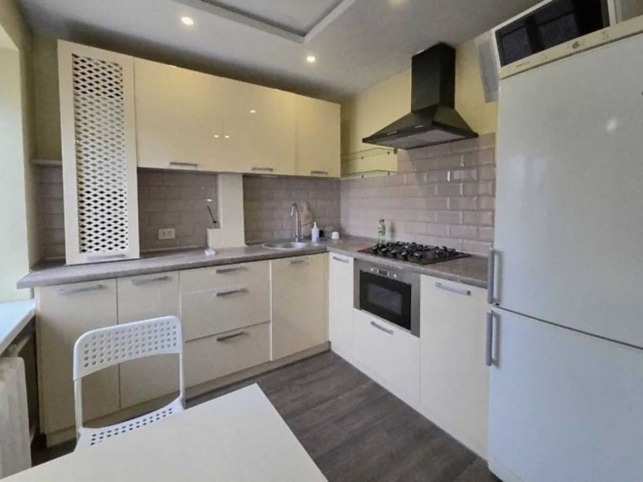 Продаж 1-кімнатної квартири з РЕМОНТОМ — Солом’янський район - фото 1