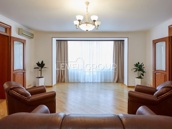 Ексклюзивна 4-к квартира в самому центрі Києва ! Унікальна локація! Киев