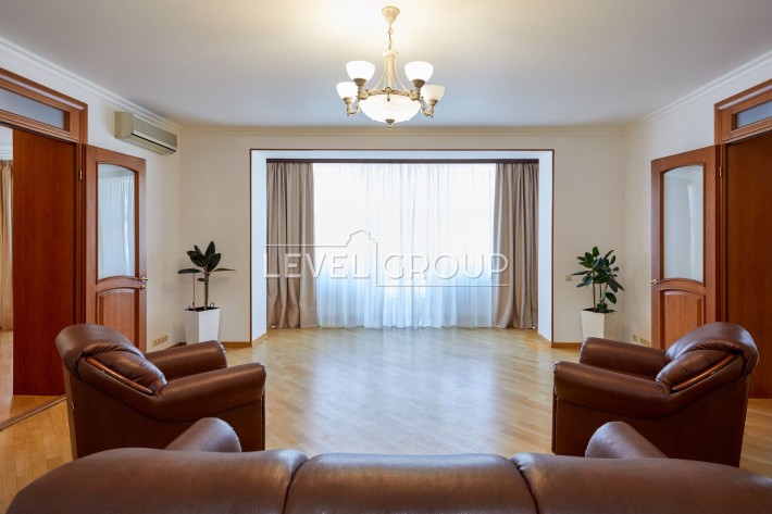 Ексклюзивна 4-к квартира в самому центрі Києва ! Унікальна локація! - фото 1